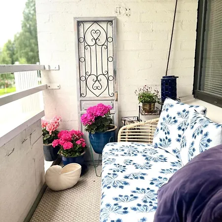 Cozy Boutique With Free Parking *
