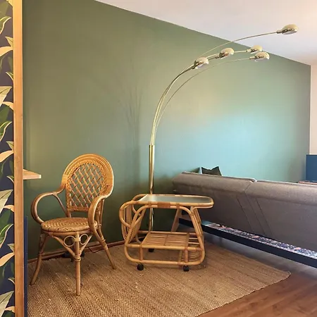 Cozy Boutique With Free Parking